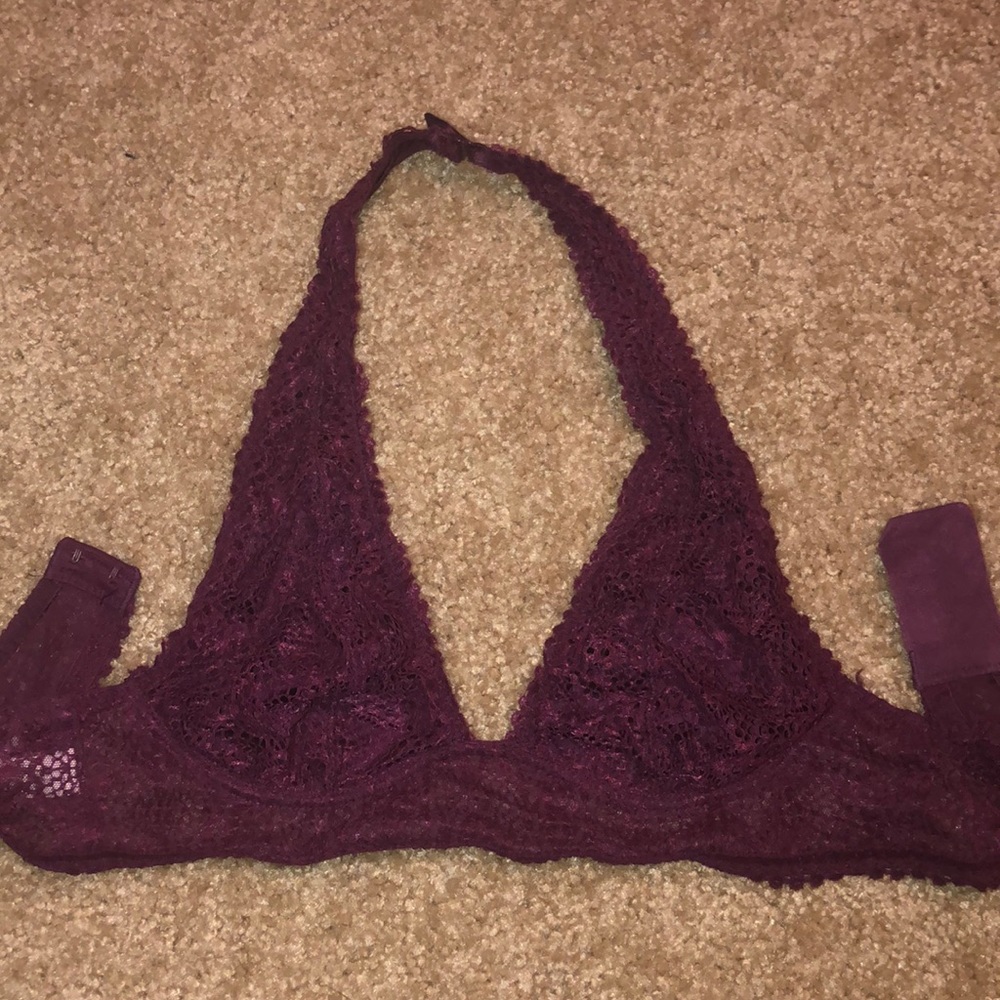 NEVER WORN VICTORIAS SECRET HALTER BRALETTE